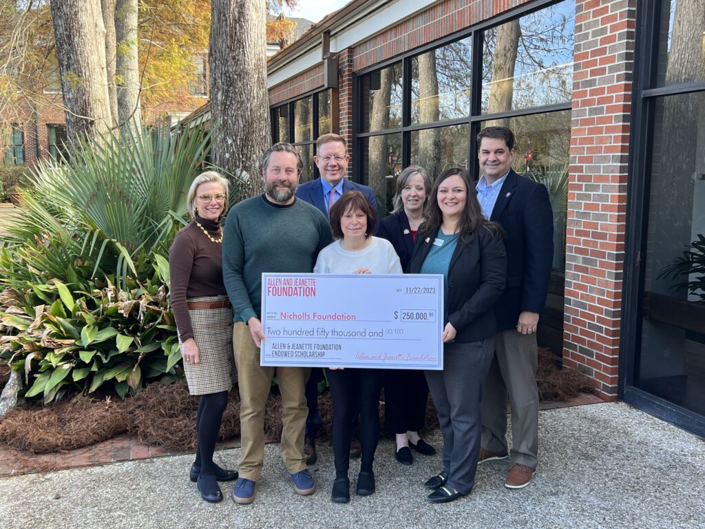 The Allen and Guillory Thomason Foundation Contributed 250K